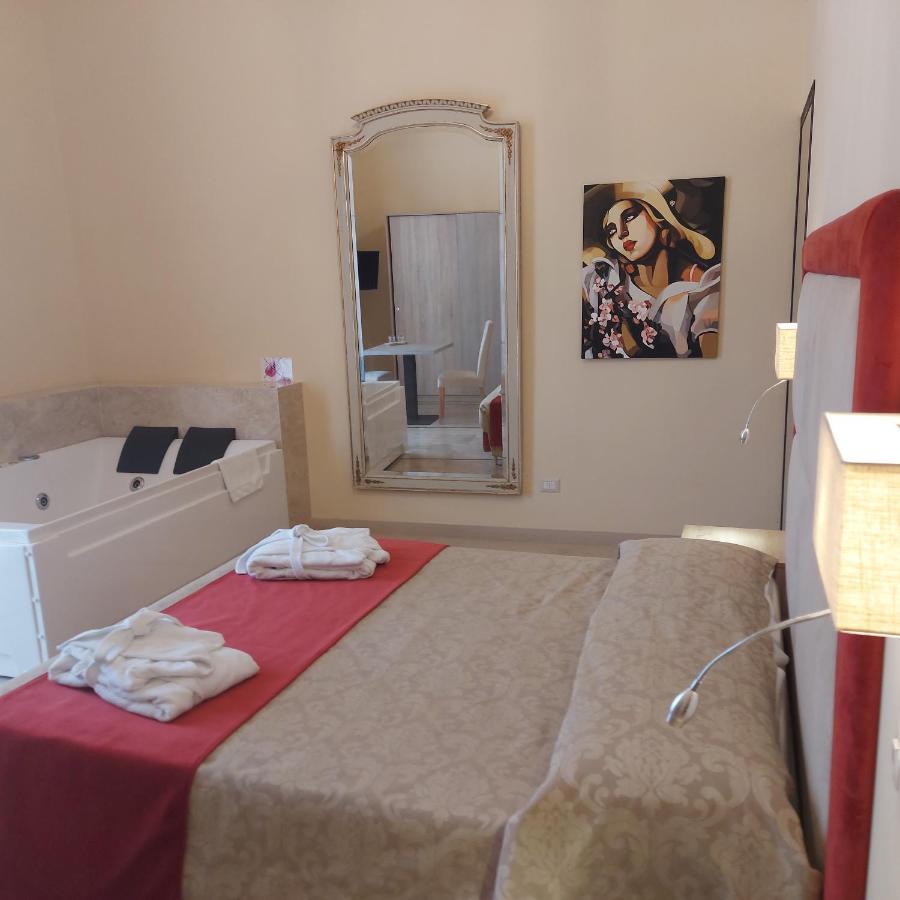Dimora Charleston Lecce Parcheggio Privato In Loco Gratis Bed & Breakfast Oda fotoğraf