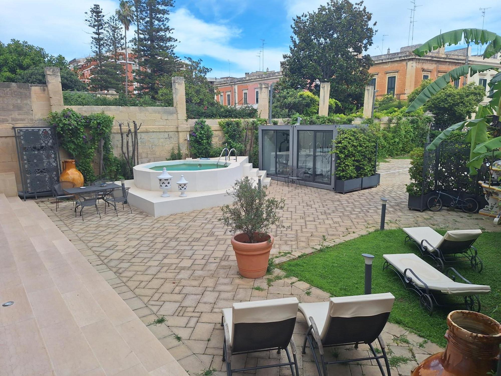 Dimora Charleston Lecce Parcheggio Privato In Loco Gratis Bed & Breakfast Dış mekan fotoğraf