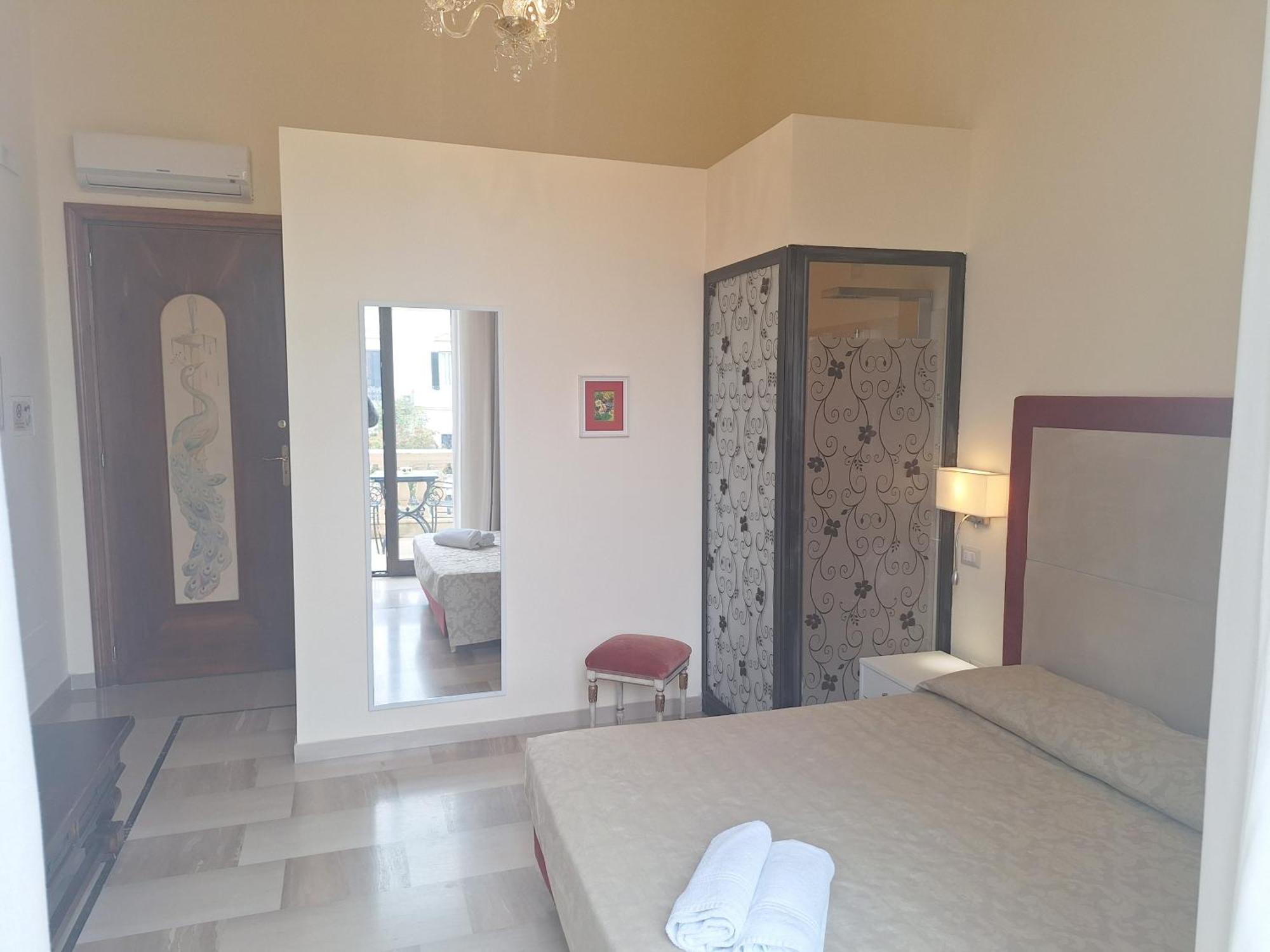 Dimora Charleston Lecce Parcheggio Privato In Loco Gratis Bed & Breakfast Oda fotoğraf